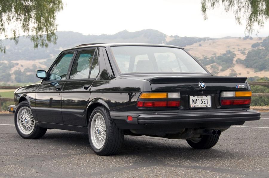  BMW M5 1988 года  (фото 44 из 47)